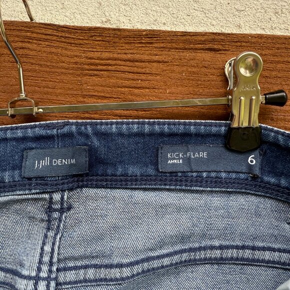 J JILL Denim Kick Flare Ankle Jeans. Raw Hem, Mid-Rise, Stretch, Blue. Sz 6 EUC - Picture 8 of 15